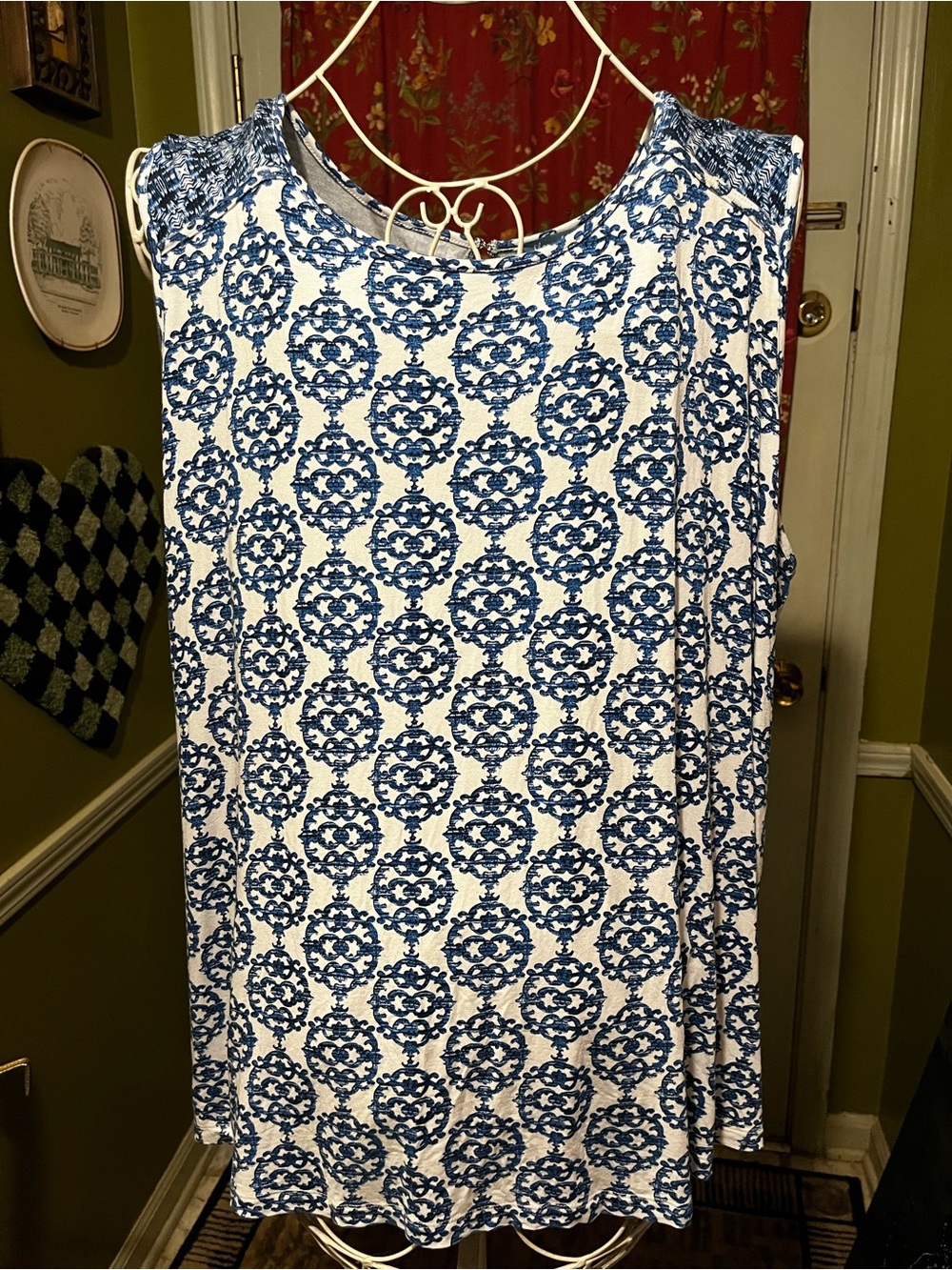 Fleur Bleue Blue White Scroll Print Sleeveless Women’s Top 3X